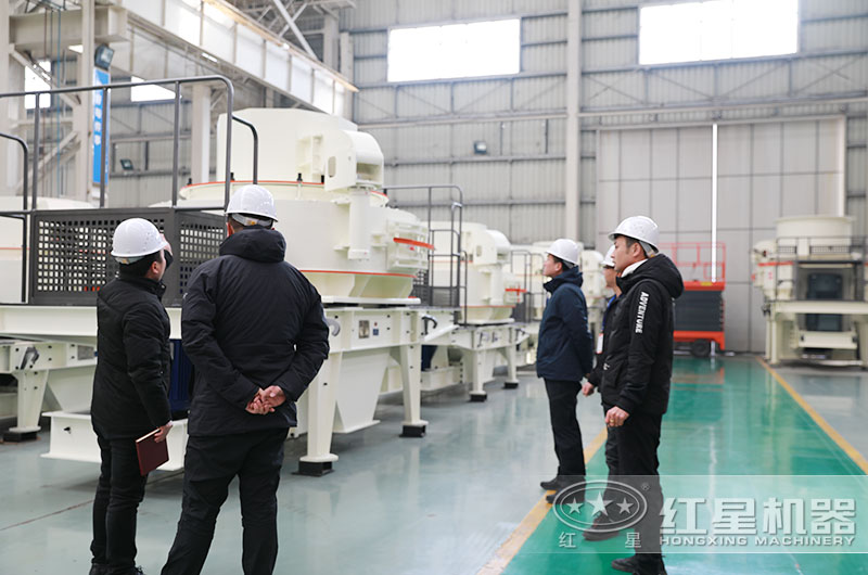 客戶來廠考察沖擊式制砂機(jī)設(shè)備