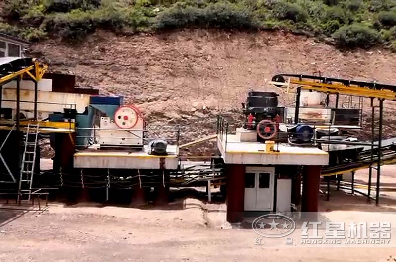 用市電的機制砂生產線現場比較節(jié)省